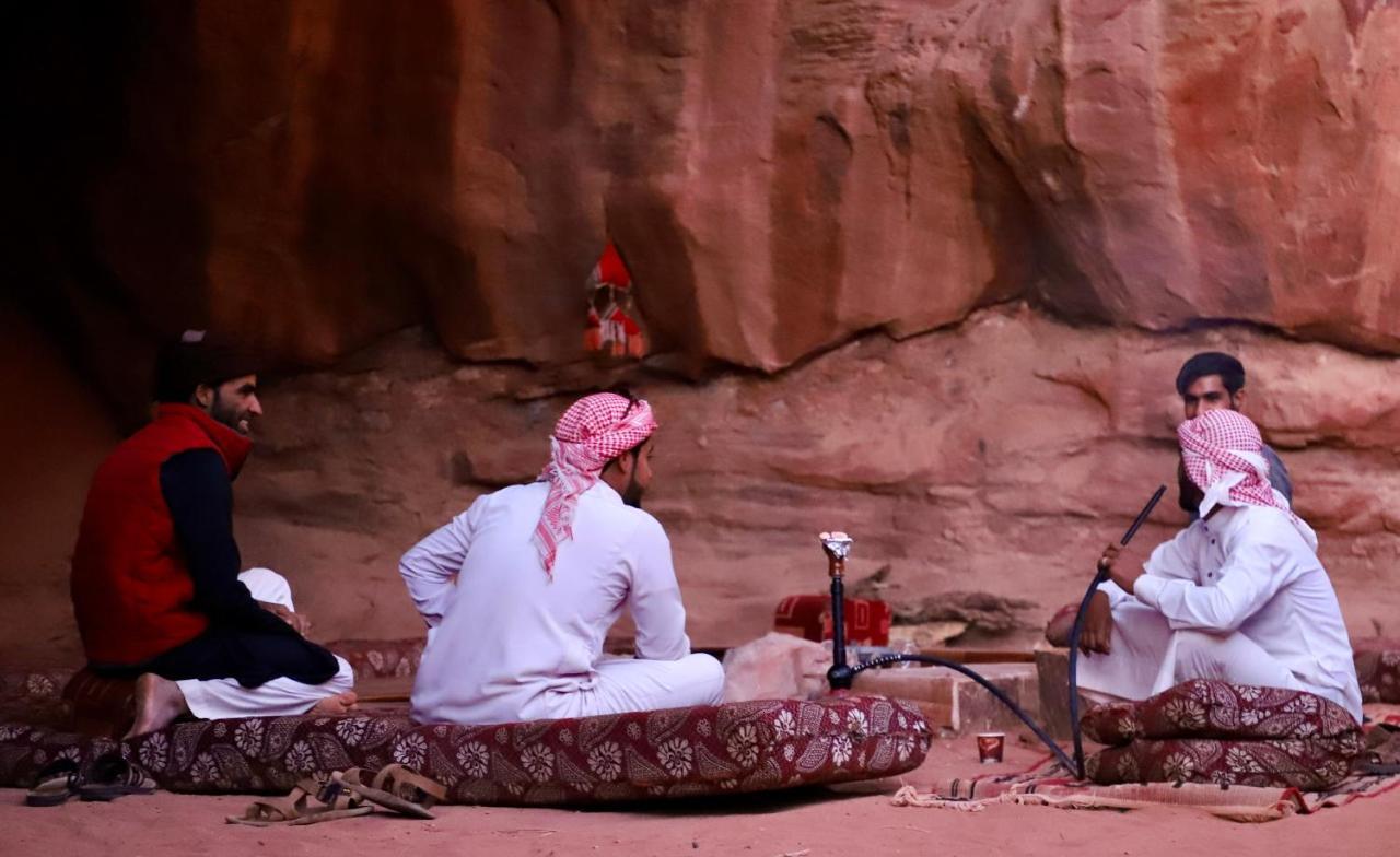 Hotel Bedouin Nights Camp Wadi Rum Esterno foto